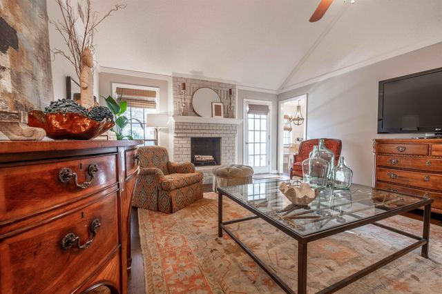 8027 FARMINGDALE RD, Germantown, TN 38138