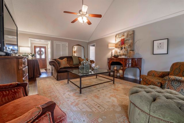 8027 FARMINGDALE RD, Germantown, TN 38138