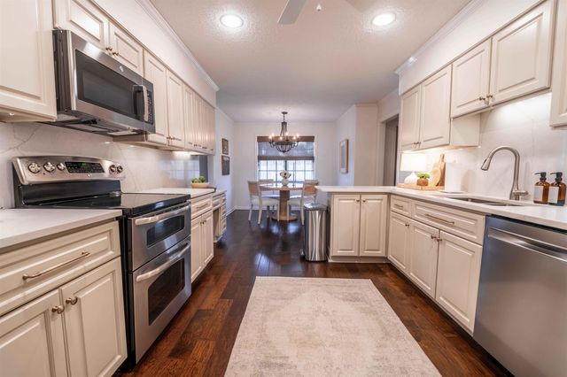 8027 FARMINGDALE RD, Germantown, TN 38138