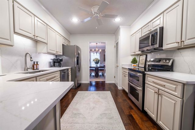 8027 FARMINGDALE RD, Germantown, TN 38138