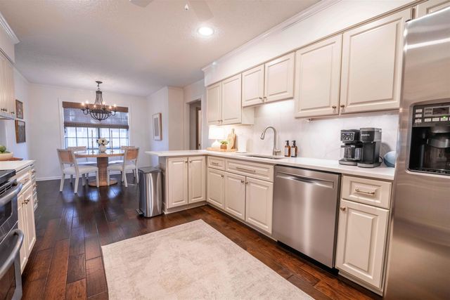 8027 FARMINGDALE RD, Germantown, TN 38138