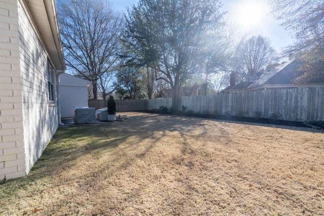 8027 FARMINGDALE RD, Germantown, TN 38138