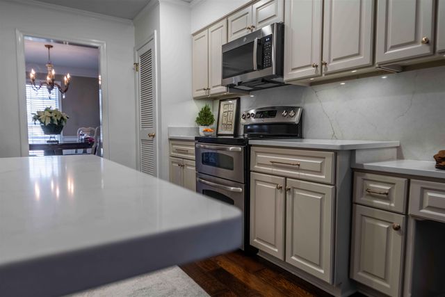 8027 FARMINGDALE RD, Germantown, TN 38138