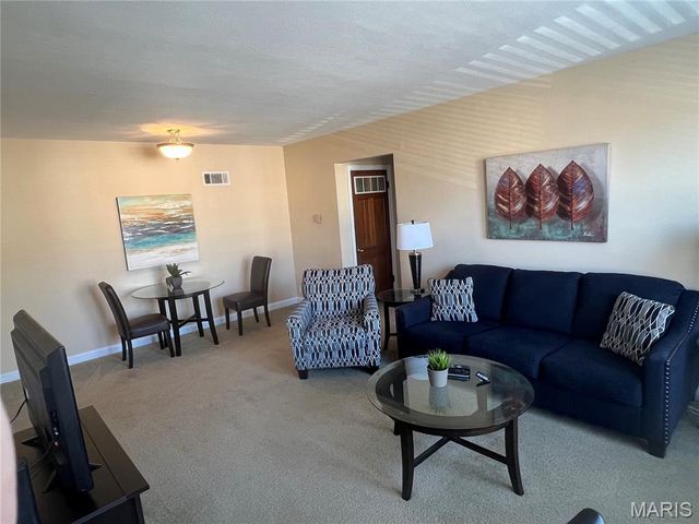 8110 Roxburgh Drive, Clayton, MO 63105