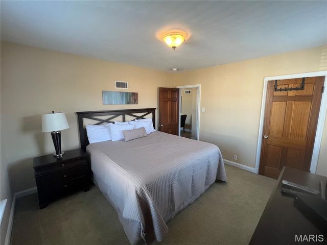 8110 Roxburgh Drive, Clayton, MO 63105