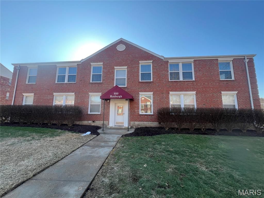 8110 Roxburgh Drive, Clayton, MO 63105