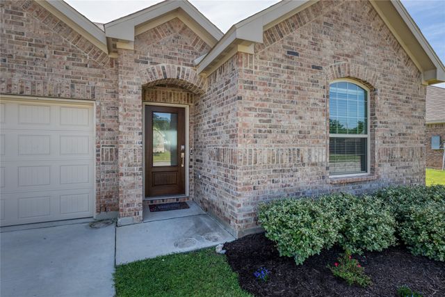 204 Post Oak Street, Azle, TX 76020
