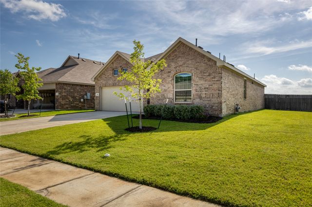 204 Post Oak Street, Azle, TX 76020