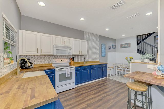 305 CAPE HARBOUR LOOP 104, Bradenton, FL 34212
