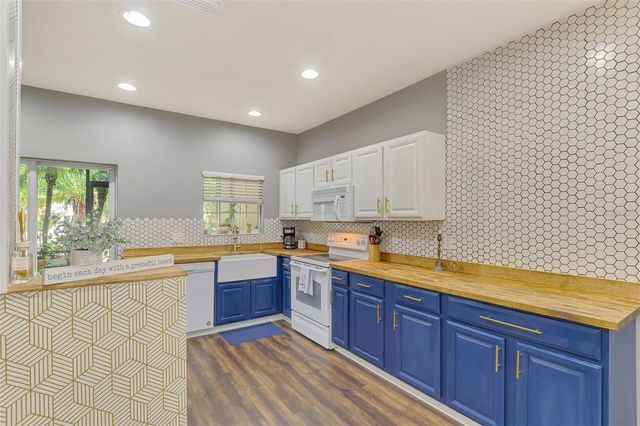 305 CAPE HARBOUR LOOP 104, Bradenton, FL 34212