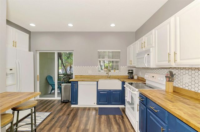 305 CAPE HARBOUR LOOP 104, Bradenton, FL 34212