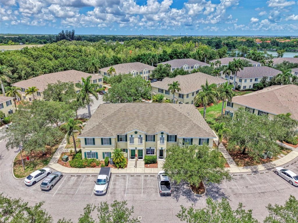 Image 2 of property listing at 305 CAPE HARBOUR LOOP 104, Bradenton, FL 34212