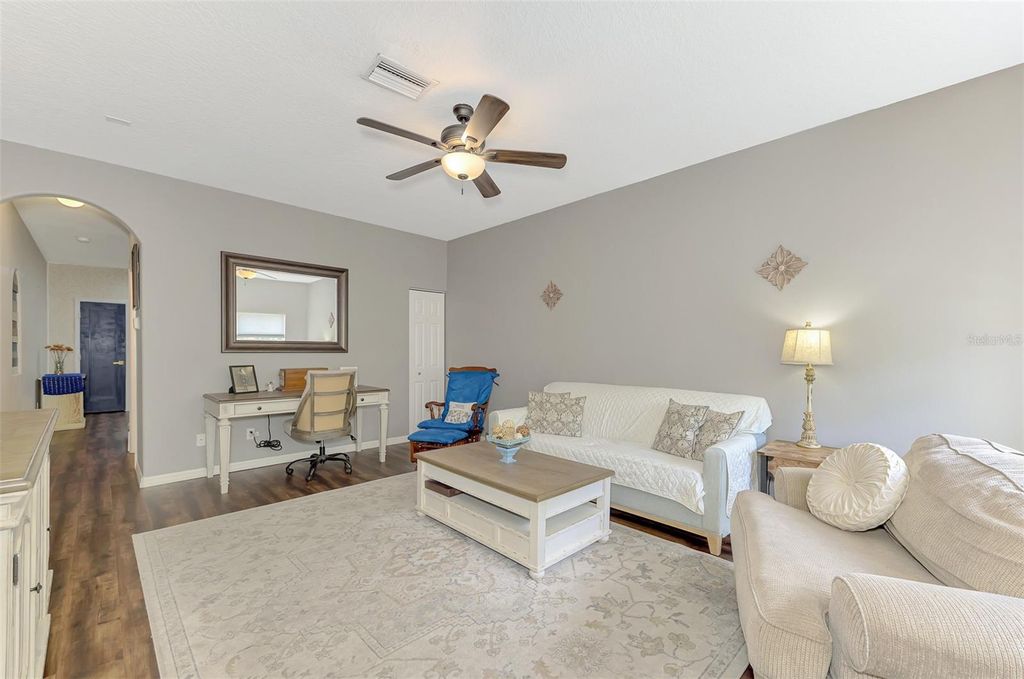Image 15 of property listing at 305 CAPE HARBOUR LOOP 104, Bradenton, FL 34212