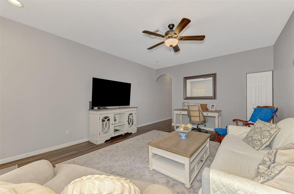 Image 16 of property listing at 305 CAPE HARBOUR LOOP 104, Bradenton, FL 34212