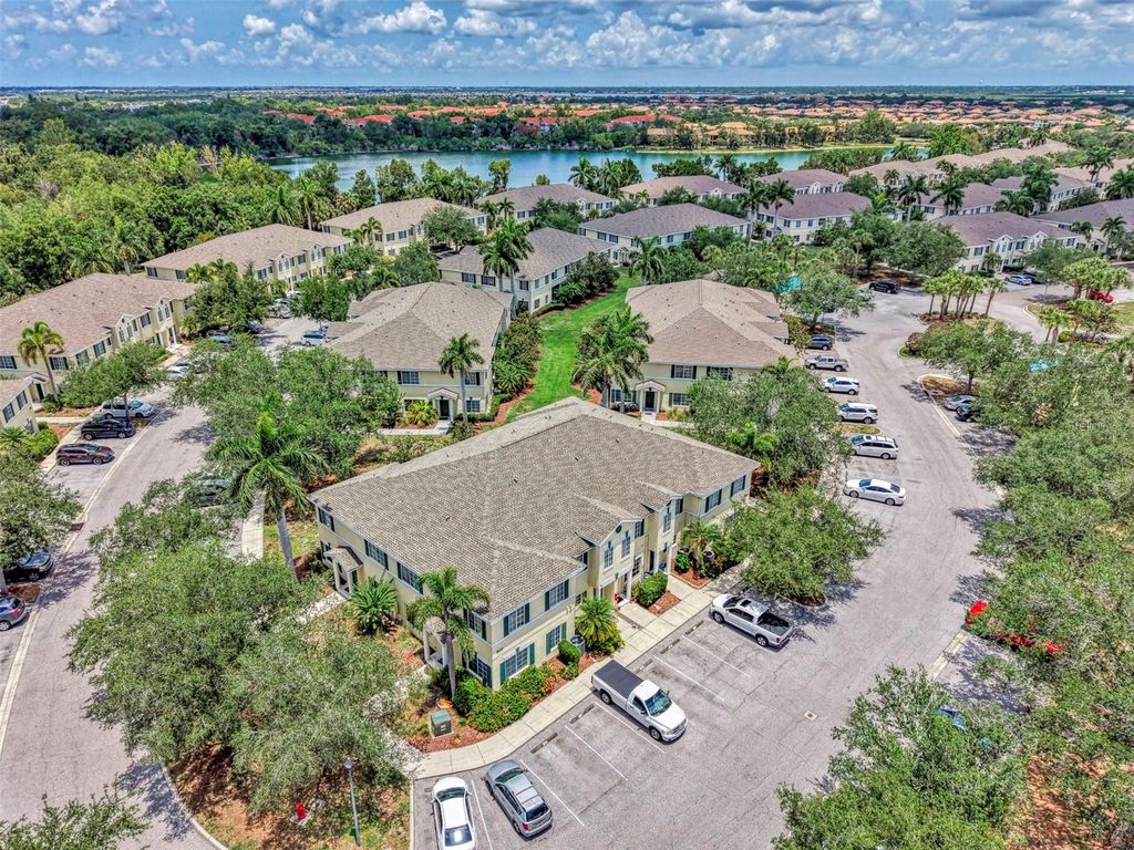 Image 3 of property listing at 305 CAPE HARBOUR LOOP 104, Bradenton, FL 34212