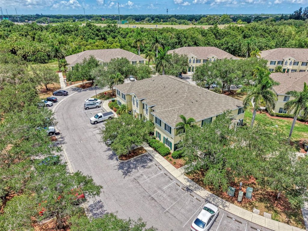 Image 4 of property listing at 305 CAPE HARBOUR LOOP 104, Bradenton, FL 34212