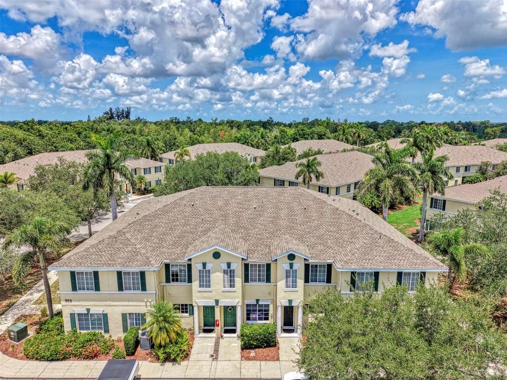 Image 5 of property listing at 305 CAPE HARBOUR LOOP 104, Bradenton, FL 34212