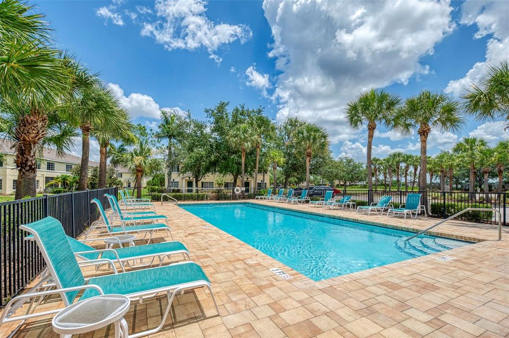 Image 49 of property listing at 305 CAPE HARBOUR LOOP 104, Bradenton, FL 34212