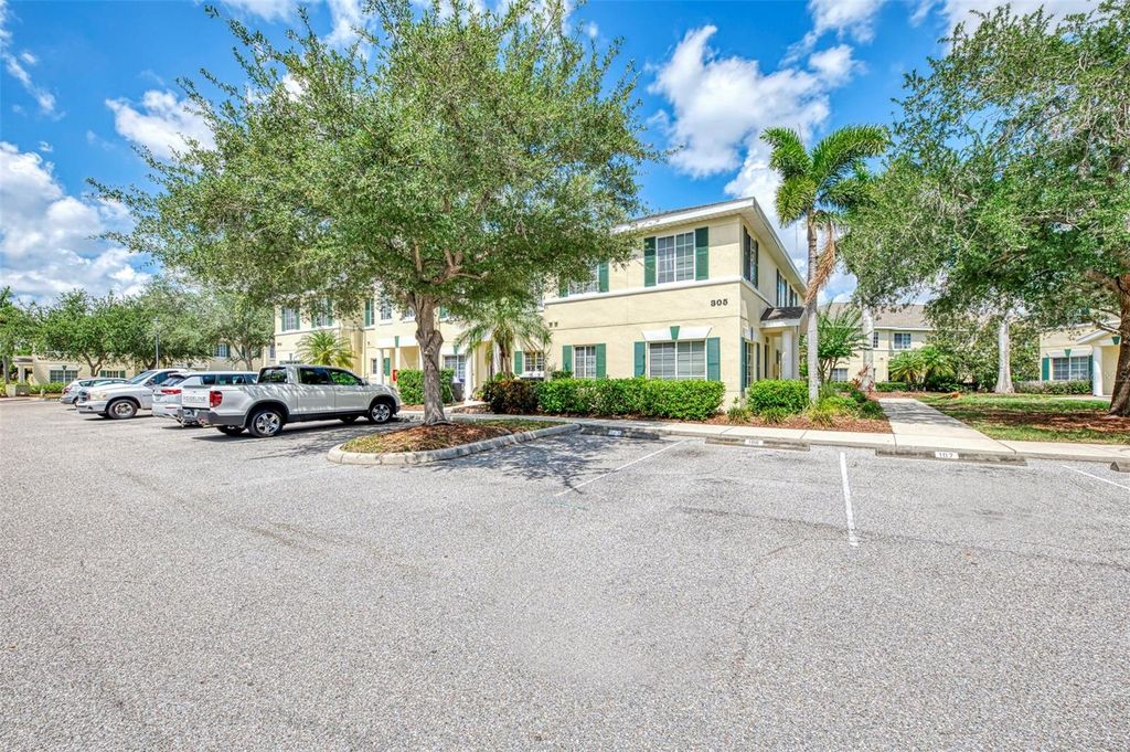 Image 6 of property listing at 305 CAPE HARBOUR LOOP 104, Bradenton, FL 34212
