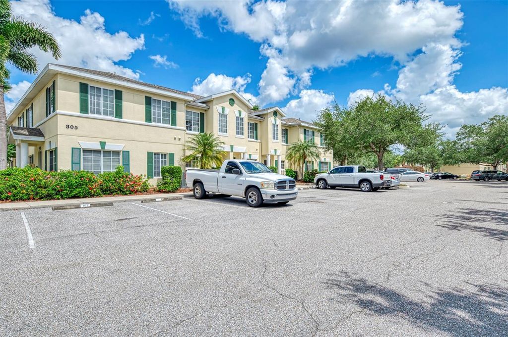 Image 8 of property listing at 305 CAPE HARBOUR LOOP 104, Bradenton, FL 34212