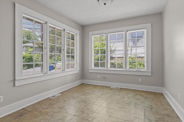 1033 E 05th Street, Chattanooga, TN 37403