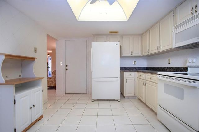 2204 HARTLEBURY WAY 460, Sun City Center, FL 33573