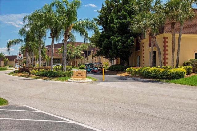 2204 HARTLEBURY WAY 460, Sun City Center, FL 33573