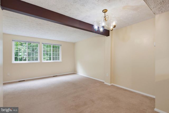 8284 CRESTMONT CIR, Springfield, VA 22153