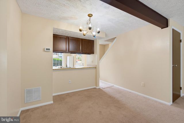 8284 CRESTMONT CIR, Springfield, VA 22153