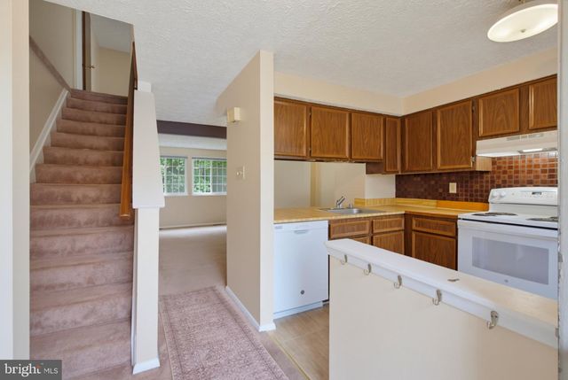 8284 CRESTMONT CIR, Springfield, VA 22153