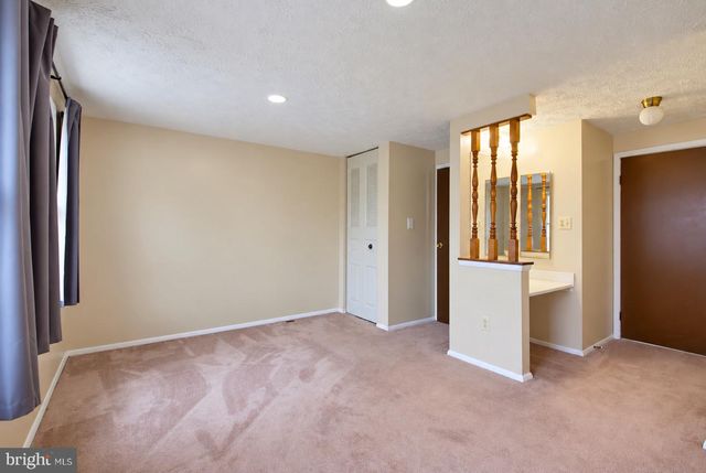 8284 CRESTMONT CIR, Springfield, VA 22153
