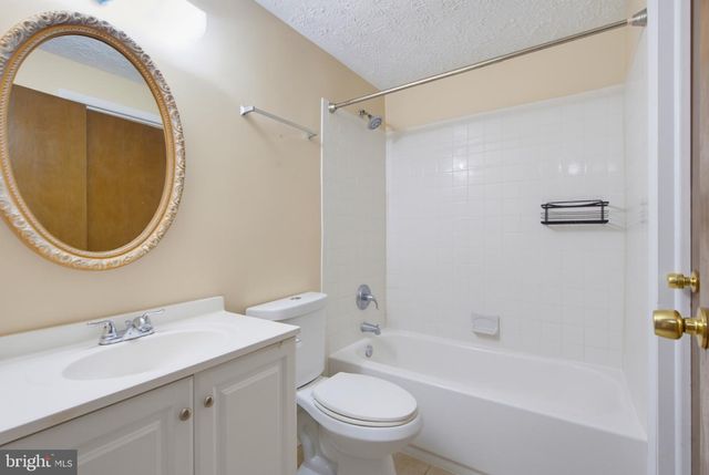 8284 CRESTMONT CIR, Springfield, VA 22153
