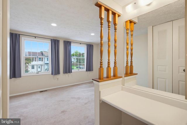 8284 CRESTMONT CIR, Springfield, VA 22153