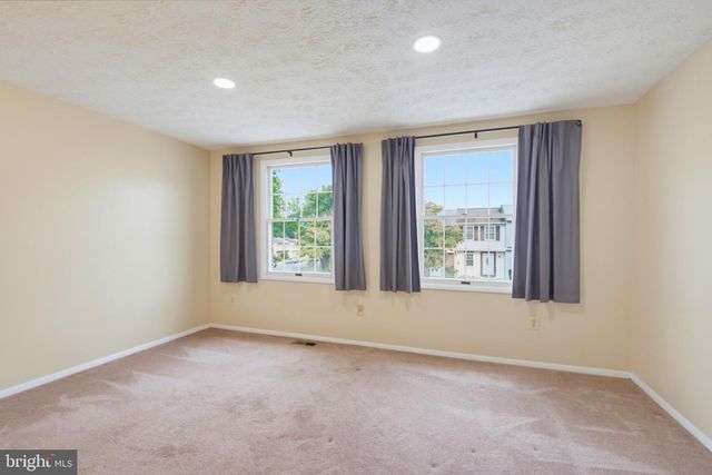 8284 CRESTMONT CIR, Springfield, VA 22153