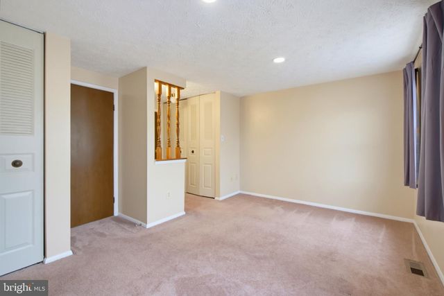 8284 CRESTMONT CIR, Springfield, VA 22153