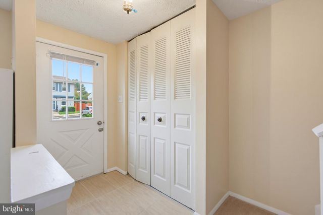 8284 CRESTMONT CIR, Springfield, VA 22153
