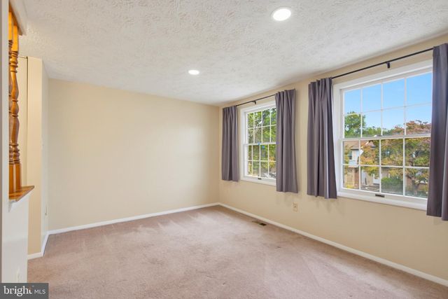 8284 CRESTMONT CIR, Springfield, VA 22153