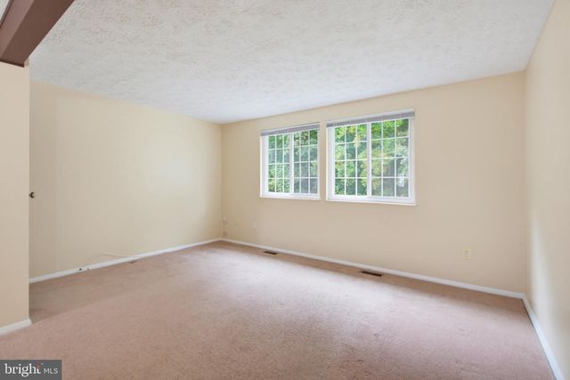 8284 CRESTMONT CIR, Springfield, VA 22153