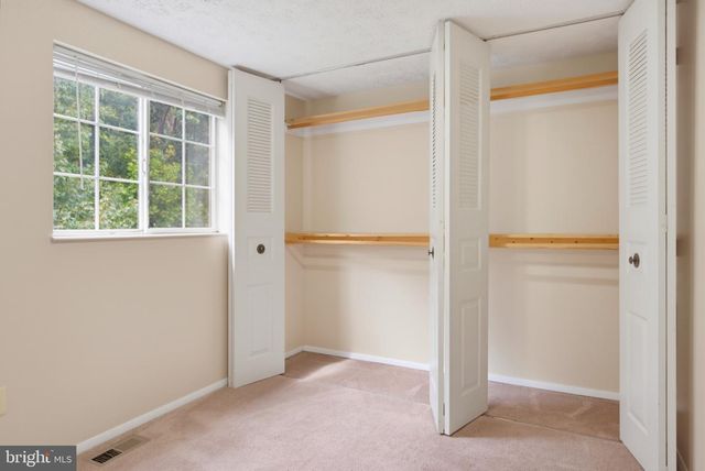 8284 CRESTMONT CIR, Springfield, VA 22153