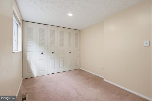 8284 CRESTMONT CIR, Springfield, VA 22153