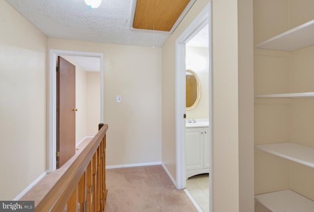 8284 CRESTMONT CIR, Springfield, VA 22153