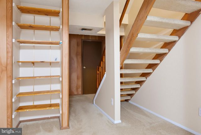 8284 CRESTMONT CIR, Springfield, VA 22153