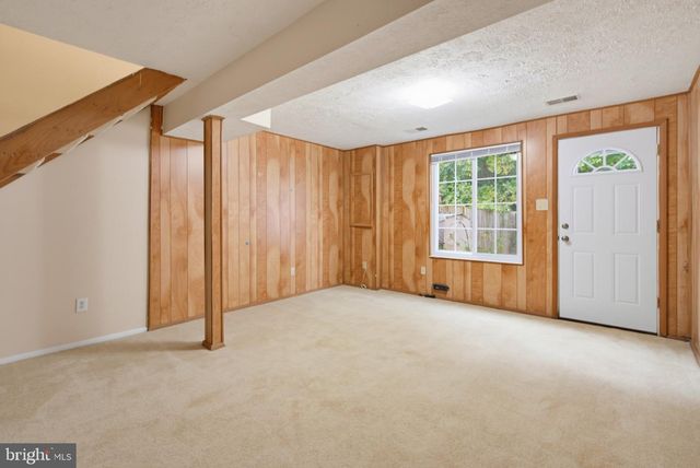 8284 CRESTMONT CIR, Springfield, VA 22153