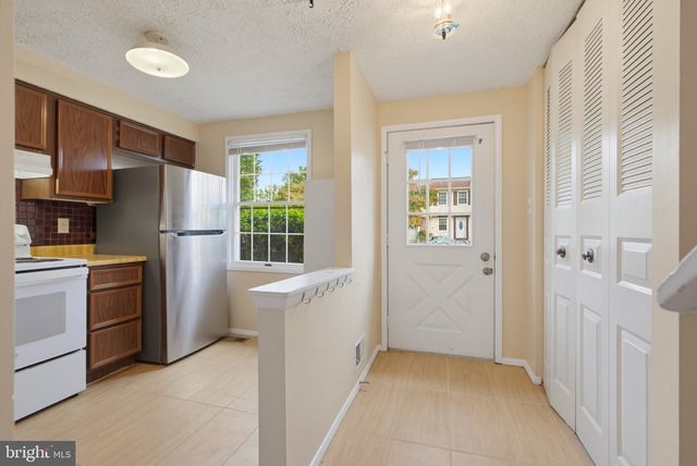 8284 CRESTMONT CIR, Springfield, VA 22153