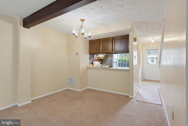 8284 CRESTMONT CIR, Springfield, VA 22153