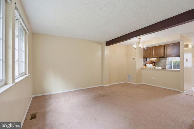 8284 CRESTMONT CIR, Springfield, VA 22153