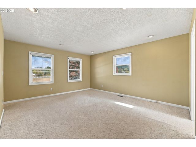 24420 Se HOFFMEISTER Rd, Damascus, OR 97089