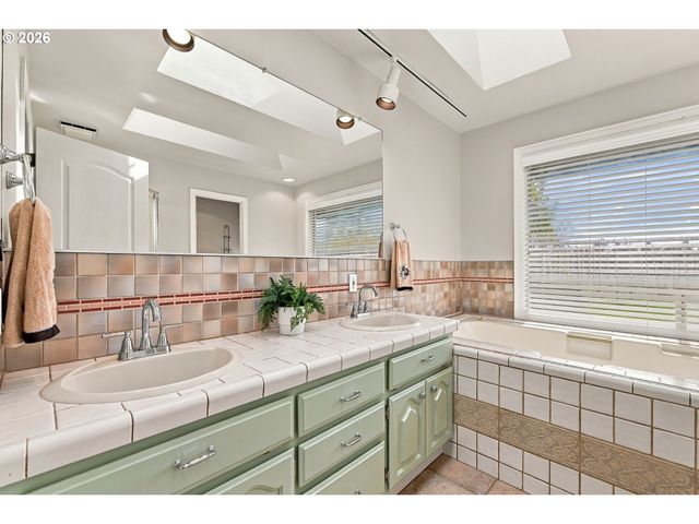 24420 Se HOFFMEISTER Rd, Damascus, OR 97089