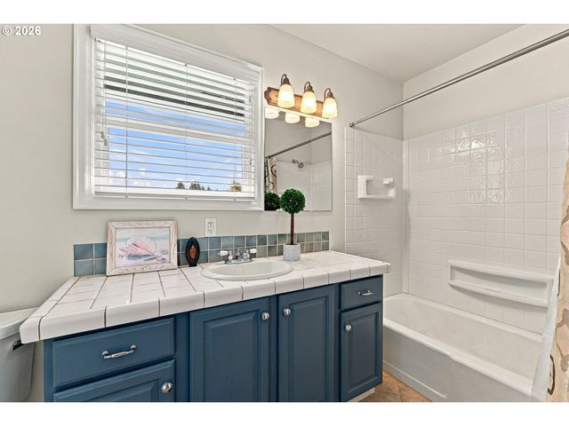 24420 Se HOFFMEISTER Rd, Damascus, OR 97089