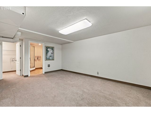 24420 Se HOFFMEISTER Rd, Damascus, OR 97089